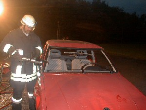 Kamerad Reinhart beim Schneiden der A-S�ule