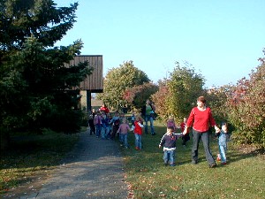 Geordnet verließen die Kinder ihre Gruppenräume